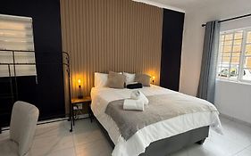 Tambo Touchdown Suites
